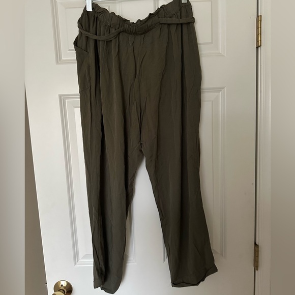 Know One Cares High-Rise Relaxed Cropped Pant - Size XL - Picture 2 of 5